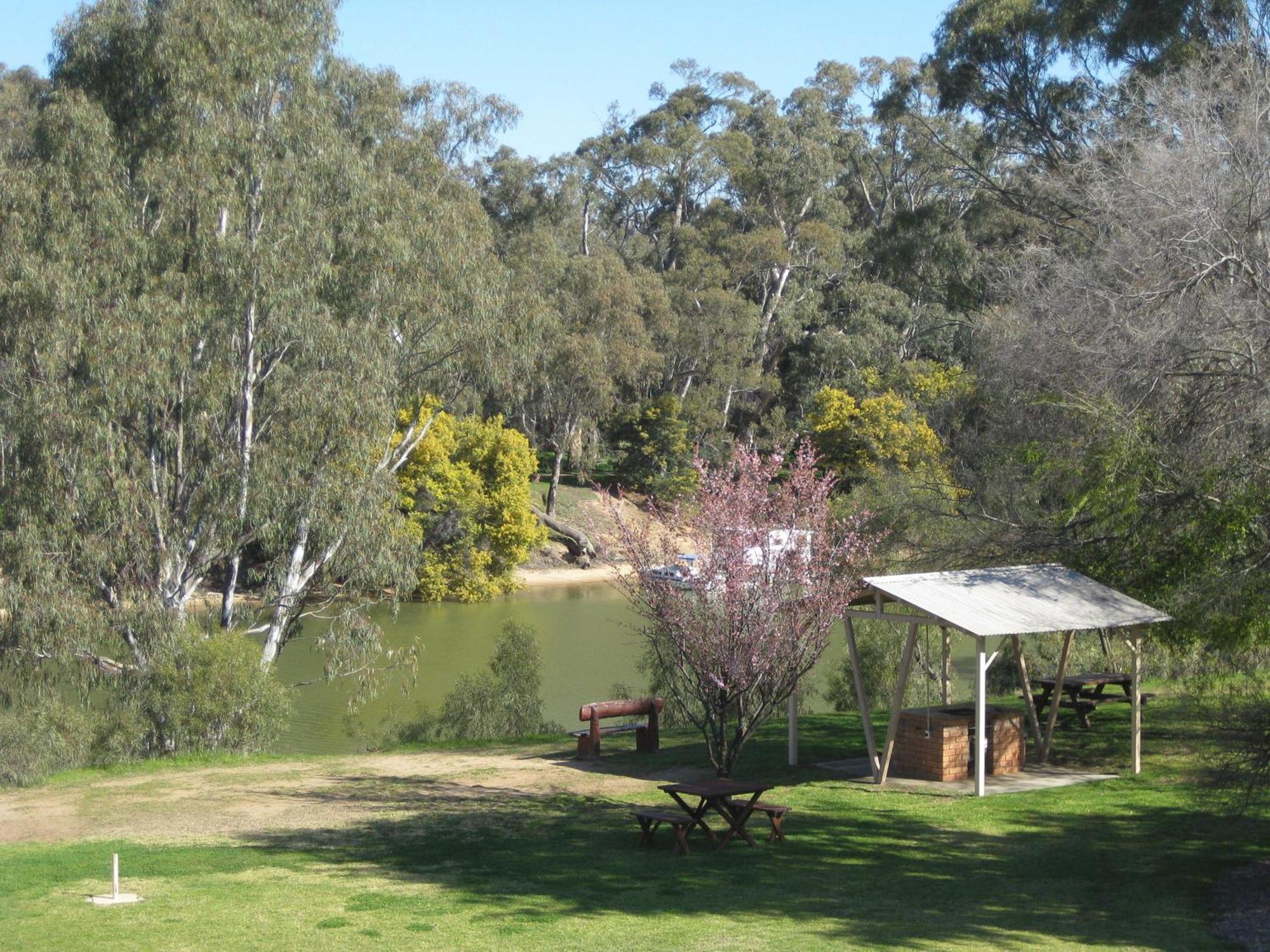 Cadell On The Murray Motel Moama Εξωτερικό φωτογραφία